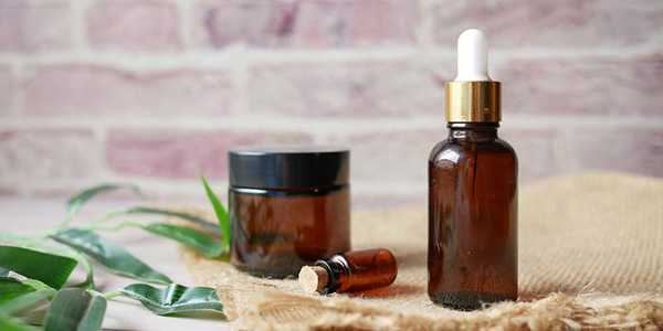 What Essential Oils Are Safe for Cats and Dogs?